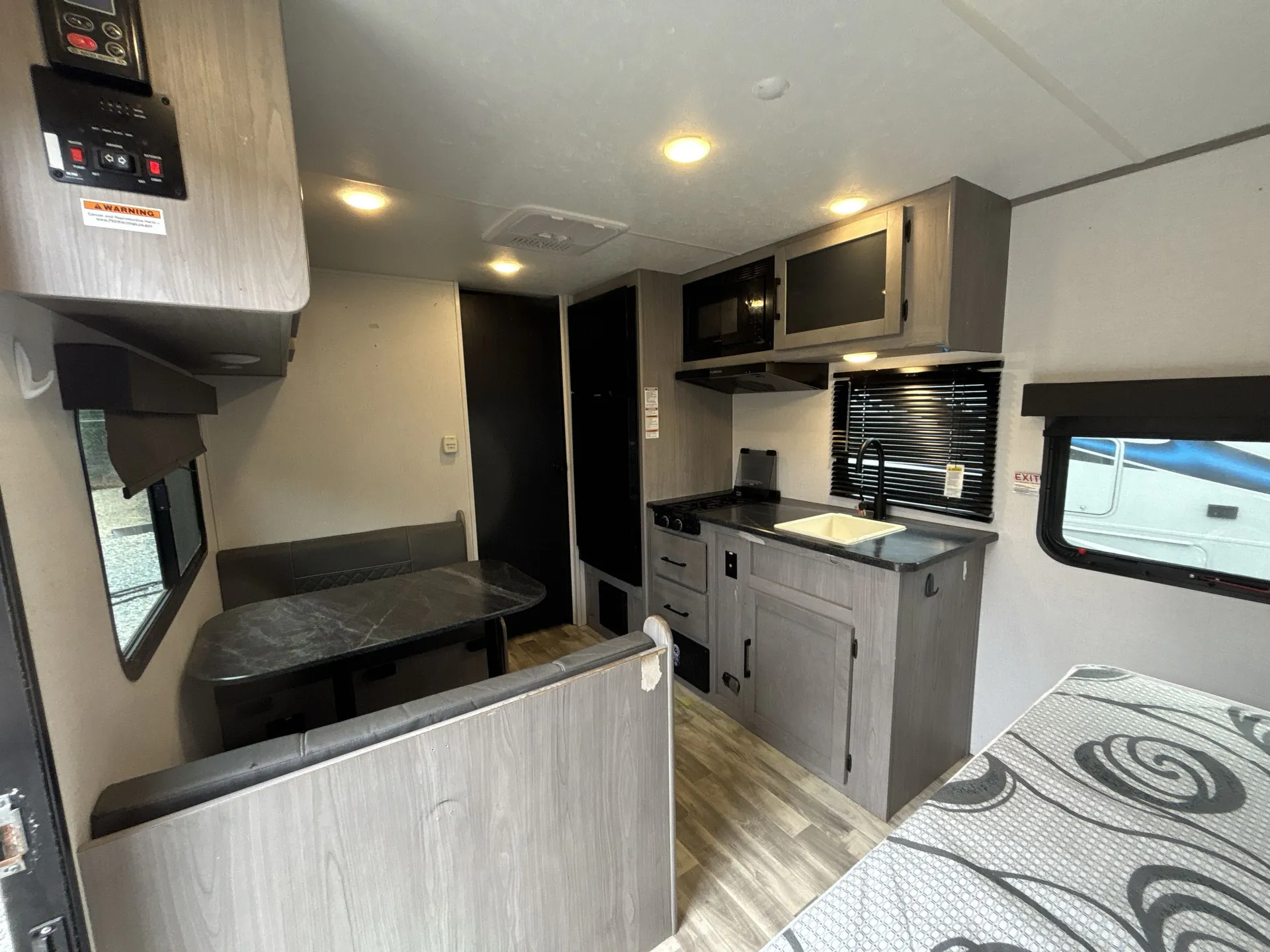 2024 Dutchmen Kodiak SE 17SRB — living area main