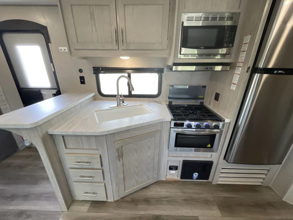 2023 Coachmen Catalina Legacy Edition 243RBS, Photos photo 9