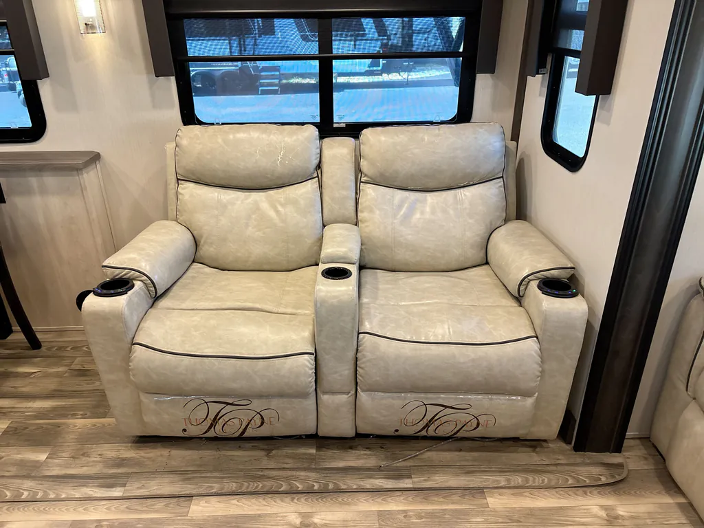 2022 Forest River Cardinal Luxury 380RLX, Photos photo 40