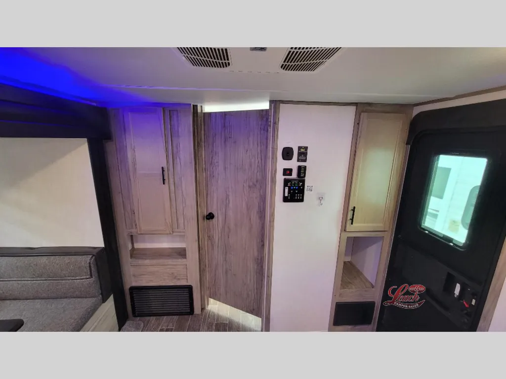 2022 Forest River Cherokee Alpha Wolf 33BH-L, Photos photo 10