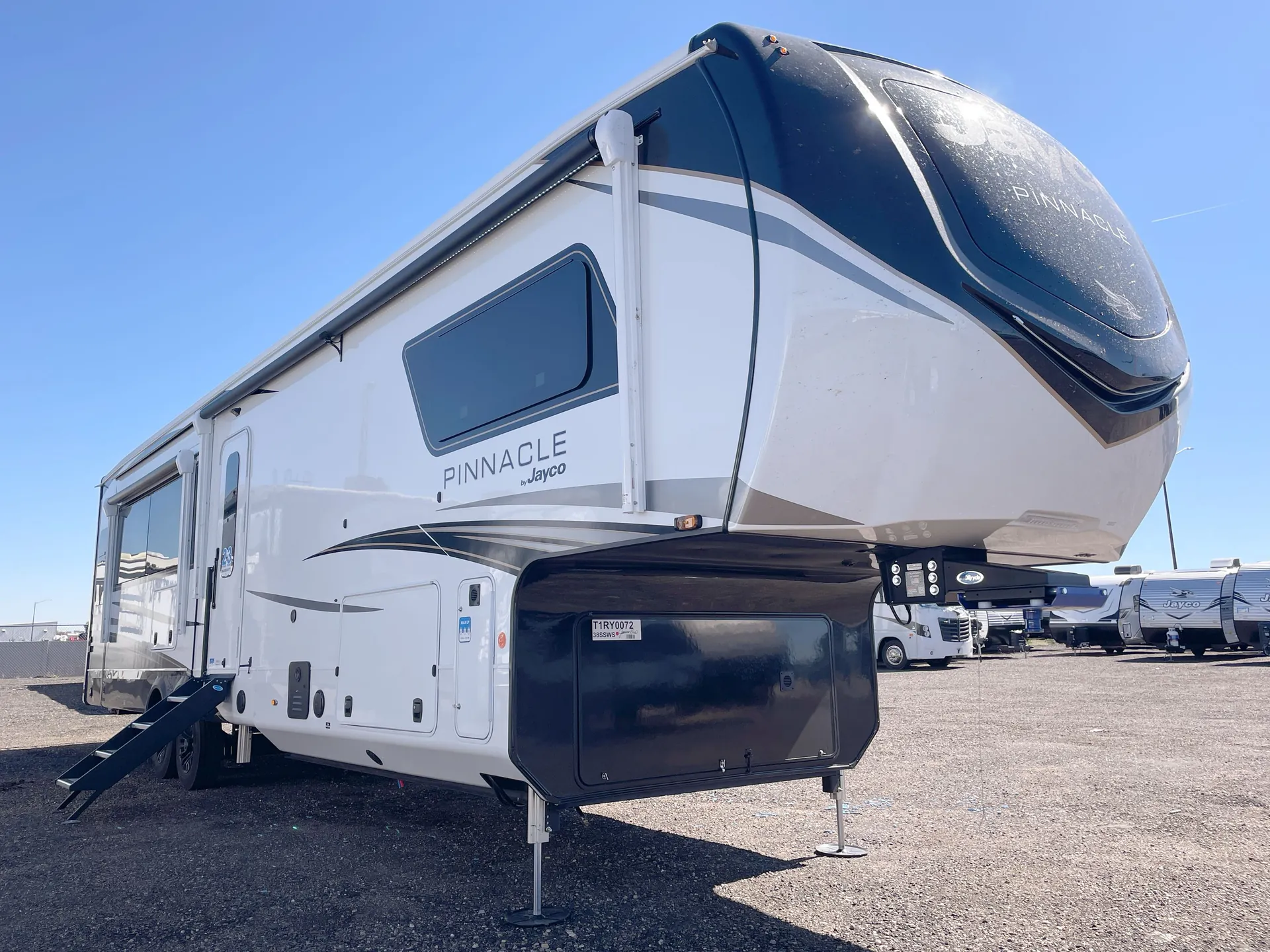 2026 Jayco Pinnacle 38SSWS - Photo 2