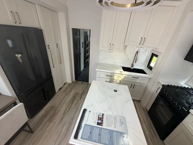 2027 Brinkley Model G 3970, Photos photo 9