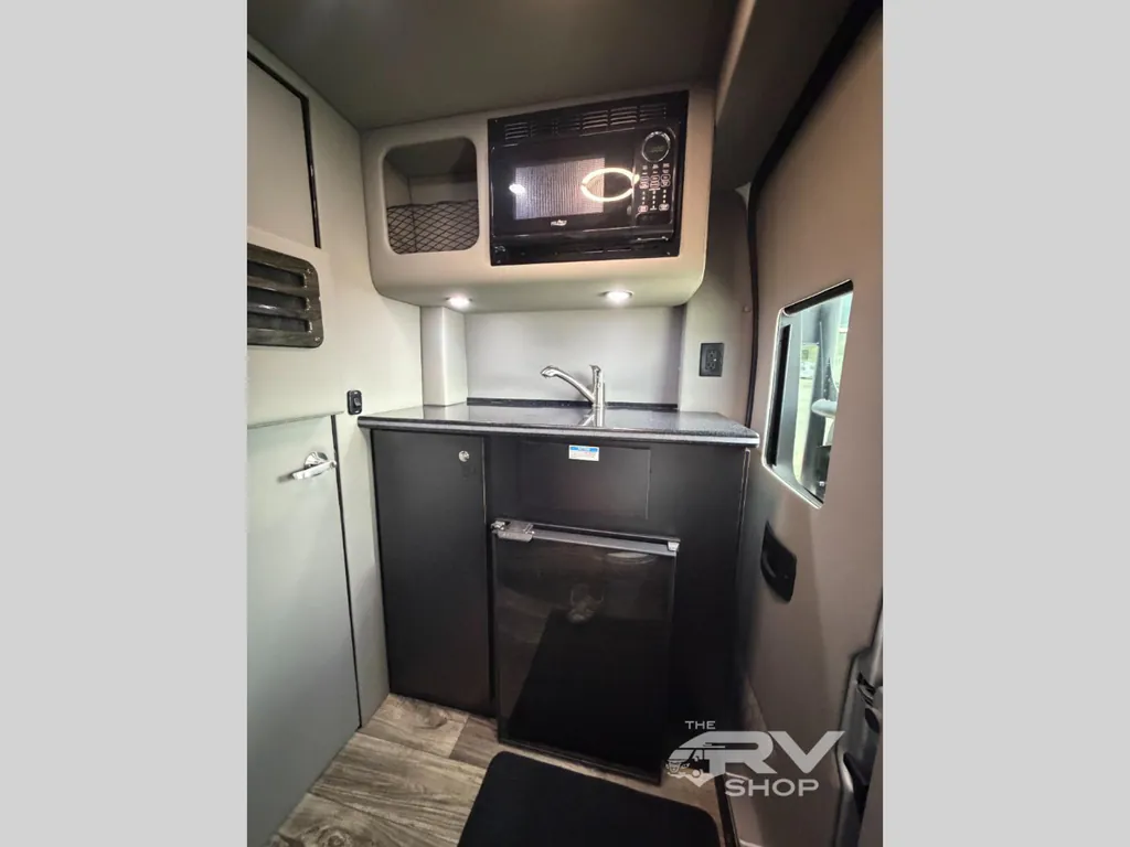2025 Midwest Automotive Designs Luxe Cruiser D4, Photos photo 23