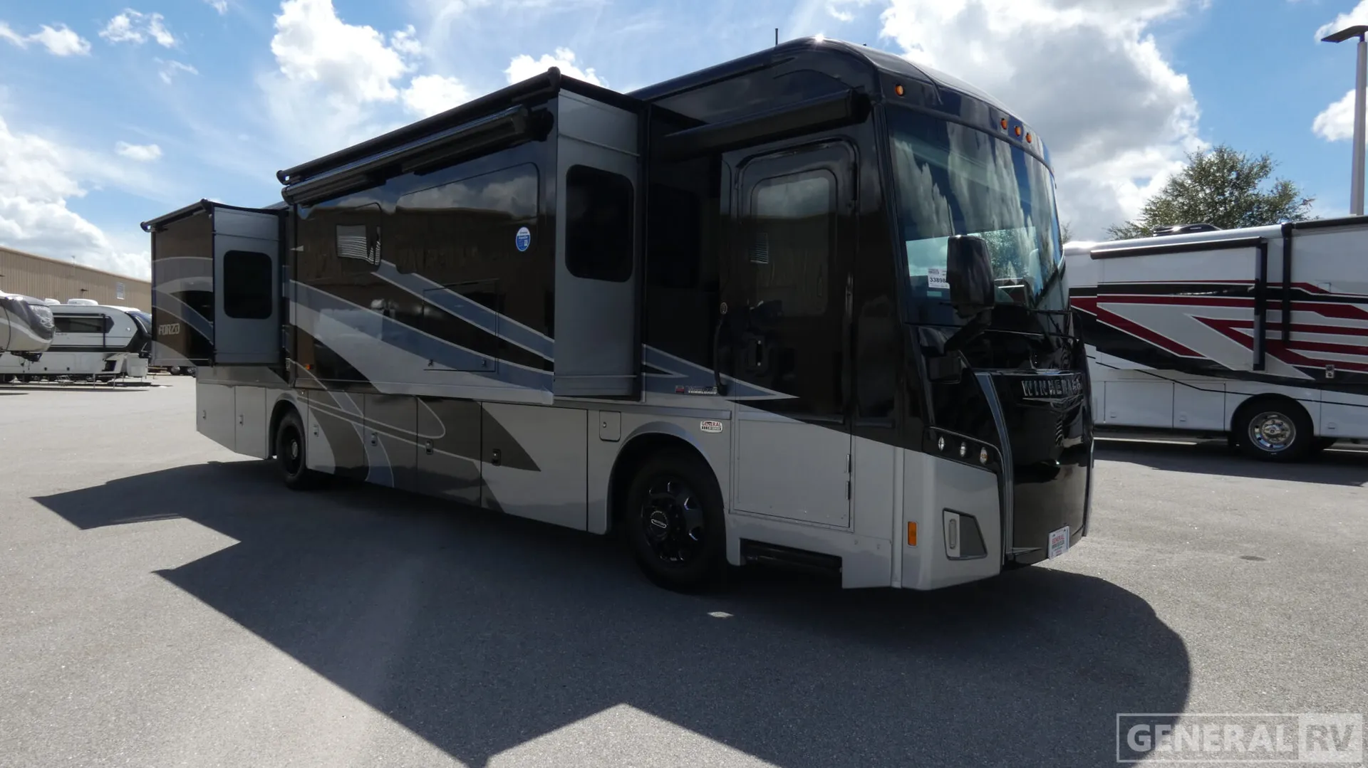 2026 Winnebago Forza 36H - Photo 2