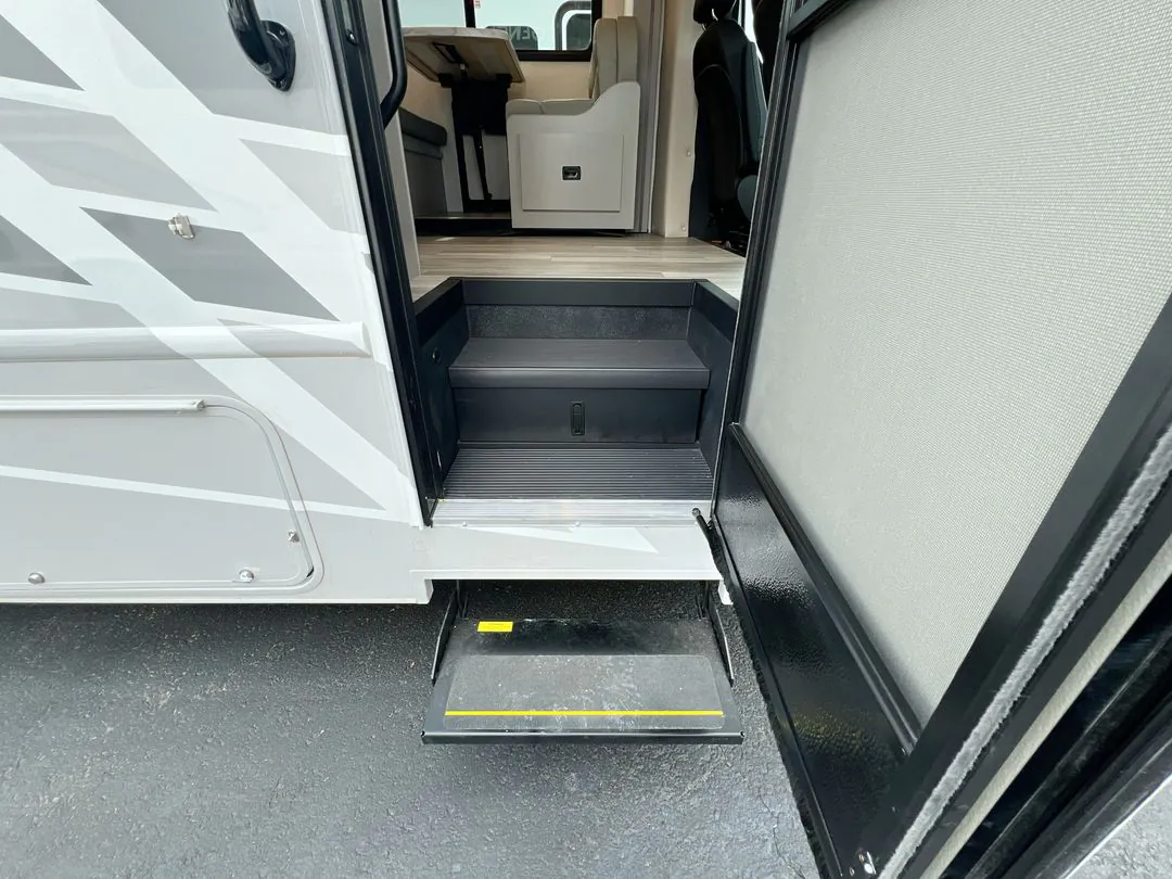 2026 Thor Motor Coach Geneva 24VP - Photo 4