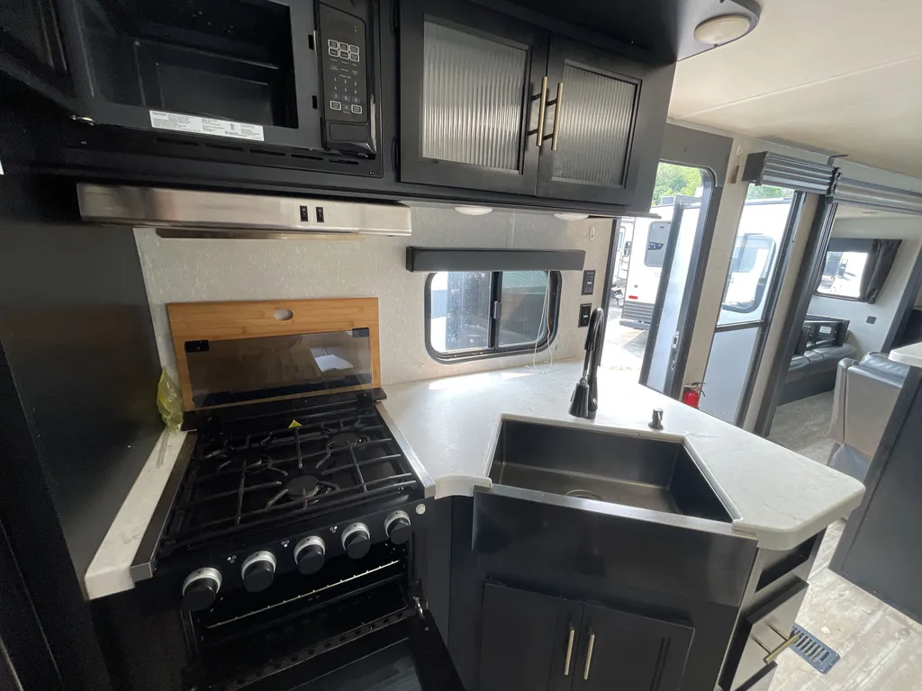 2022 Forest River Cherokee 306MM, Photos photo 11