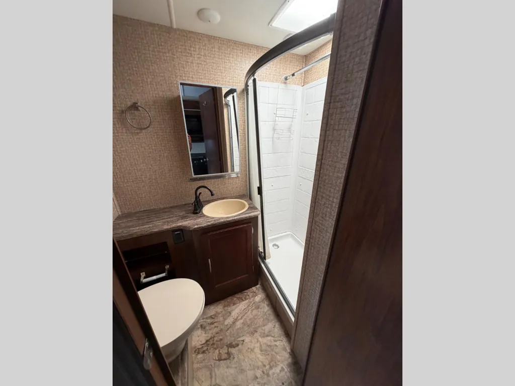2016 Coachmen Pursuit 30FW, Photos photo 11