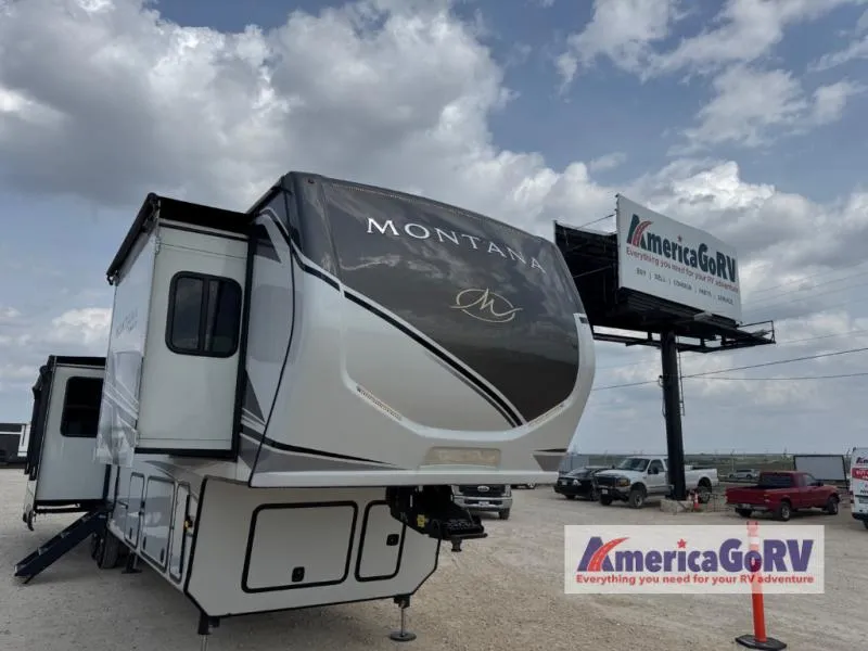 2024 Keystone Montana 3781RL - Photo 4