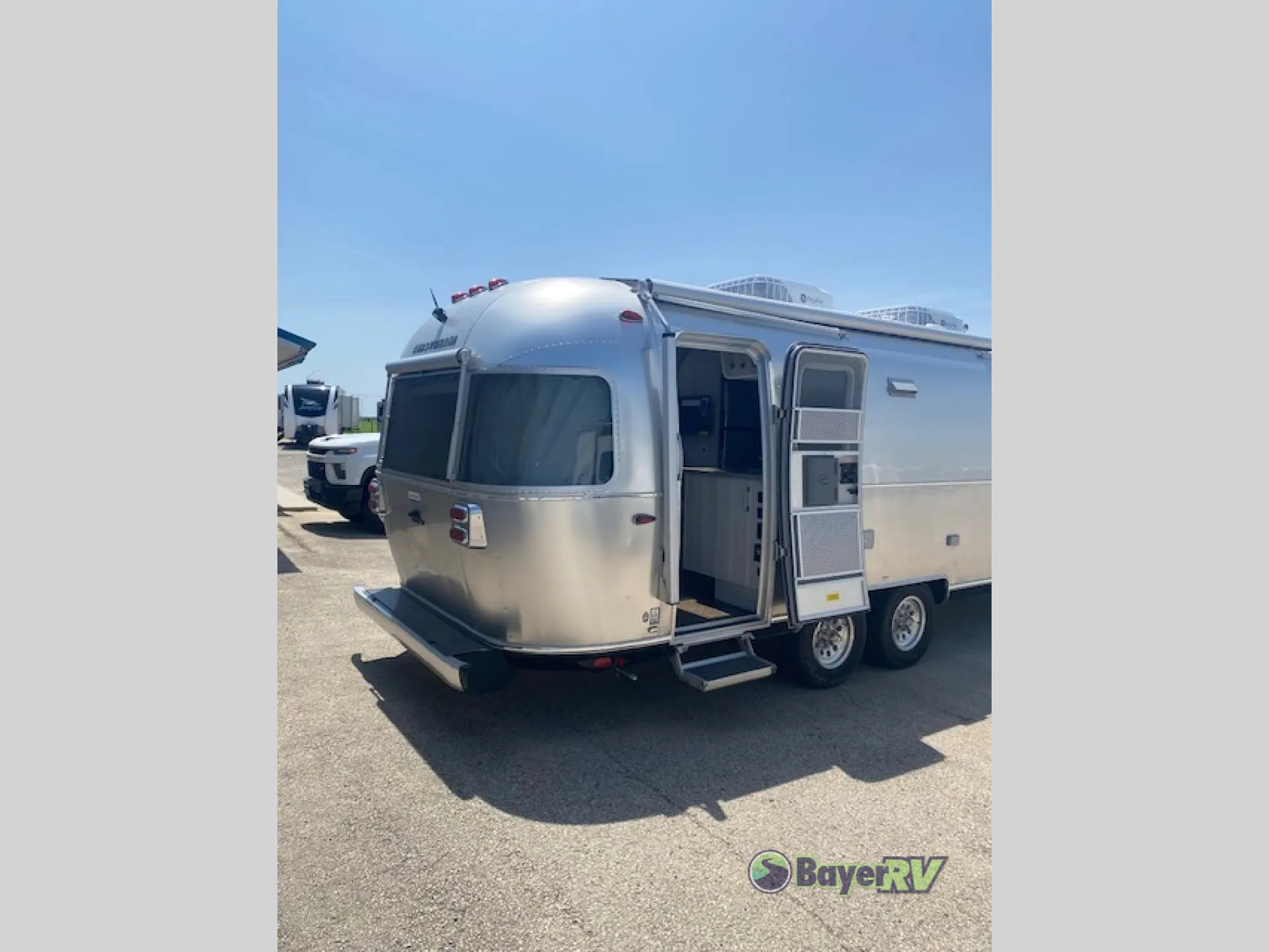 2025 Airstream International 25FB Twin - Photo 4