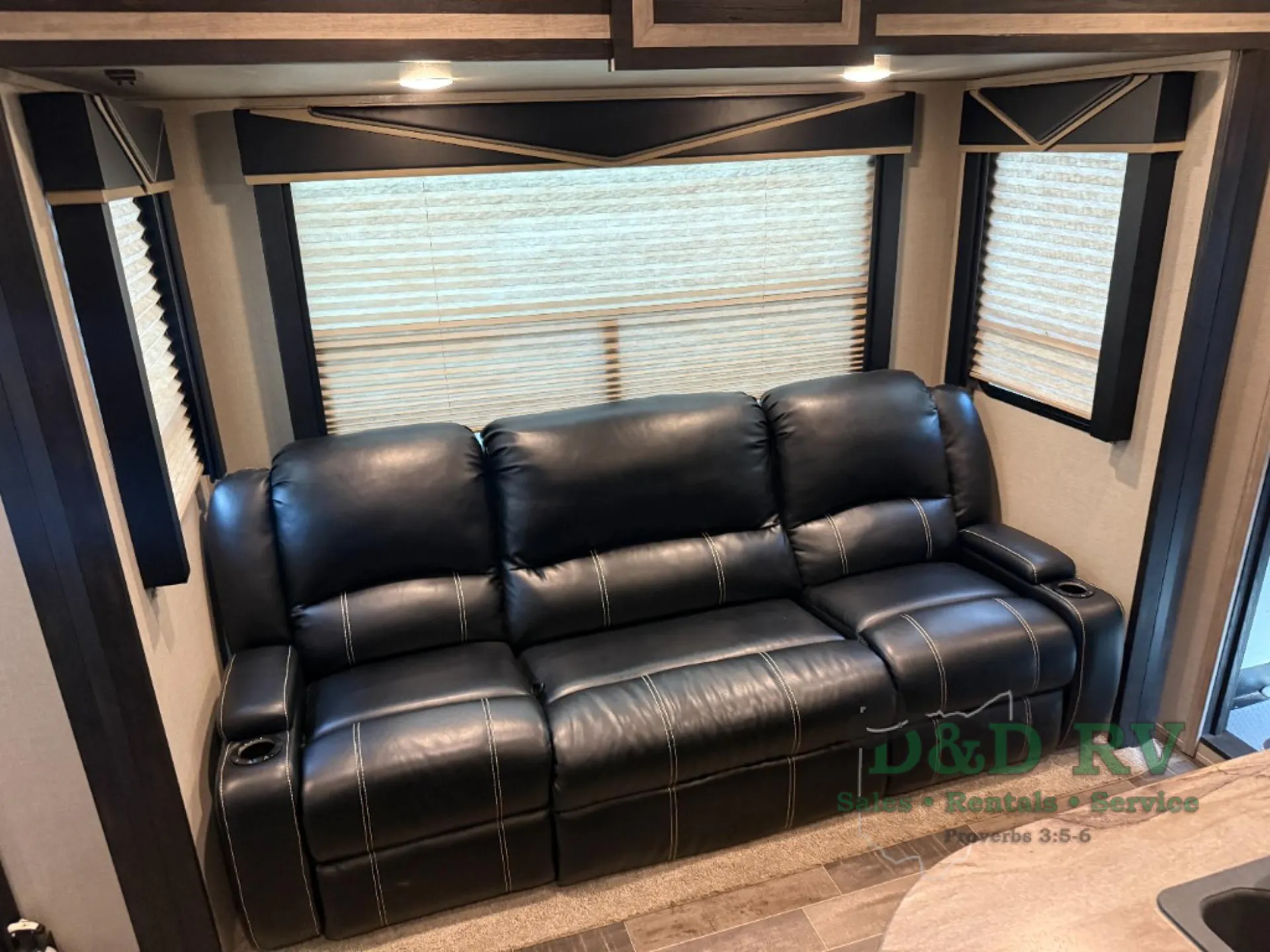 2017 Keystone Impact 303 - Photo 3