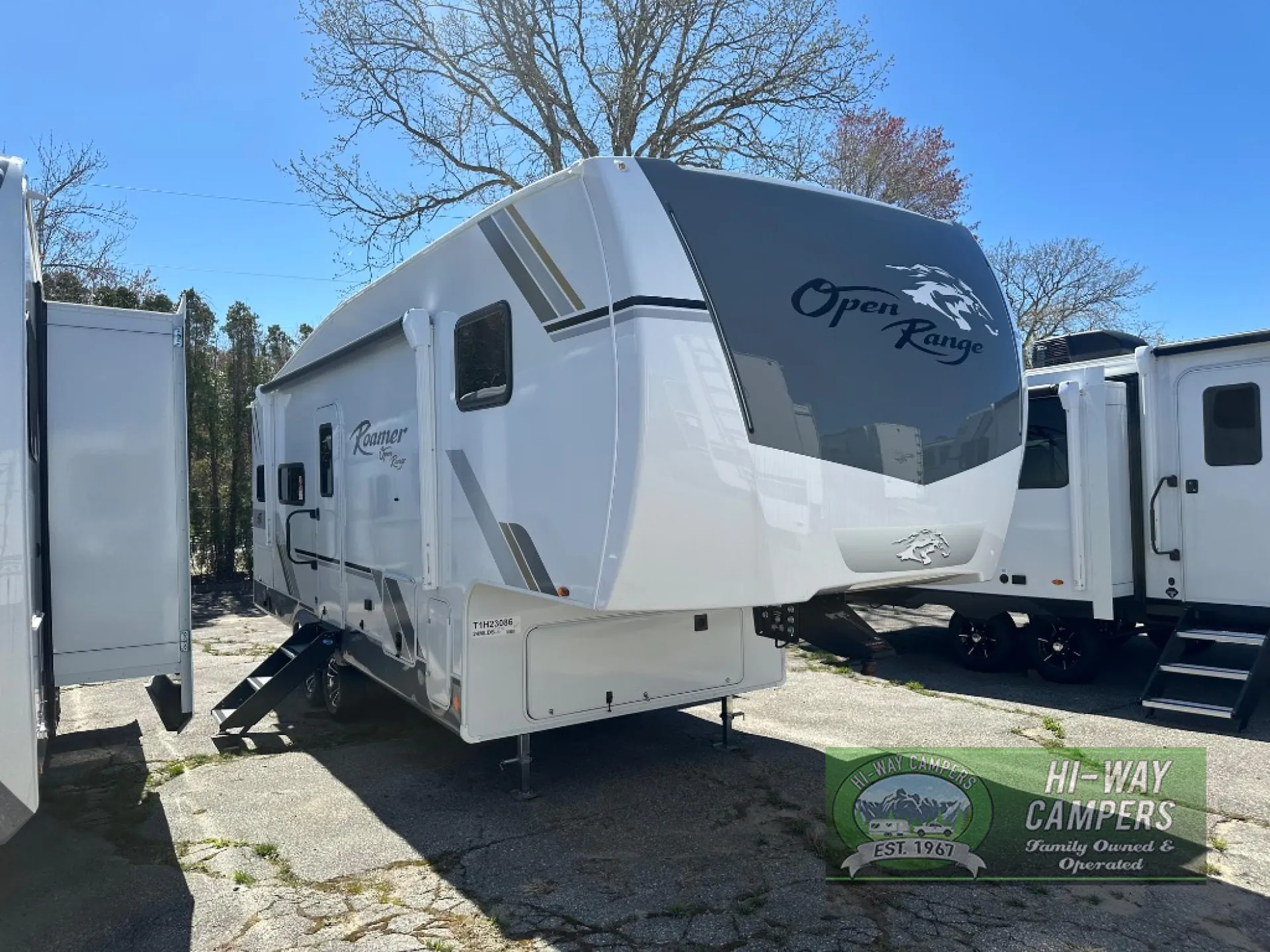 2026 Highland Ridge Roamer Light Duty 24MLDS dealer photo 1 from Hi-Way Campers