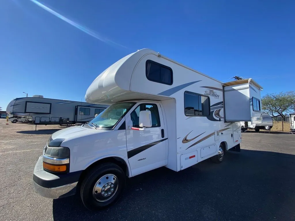 2014 Forest River SUNSEEKER 2250S - Photo 2
