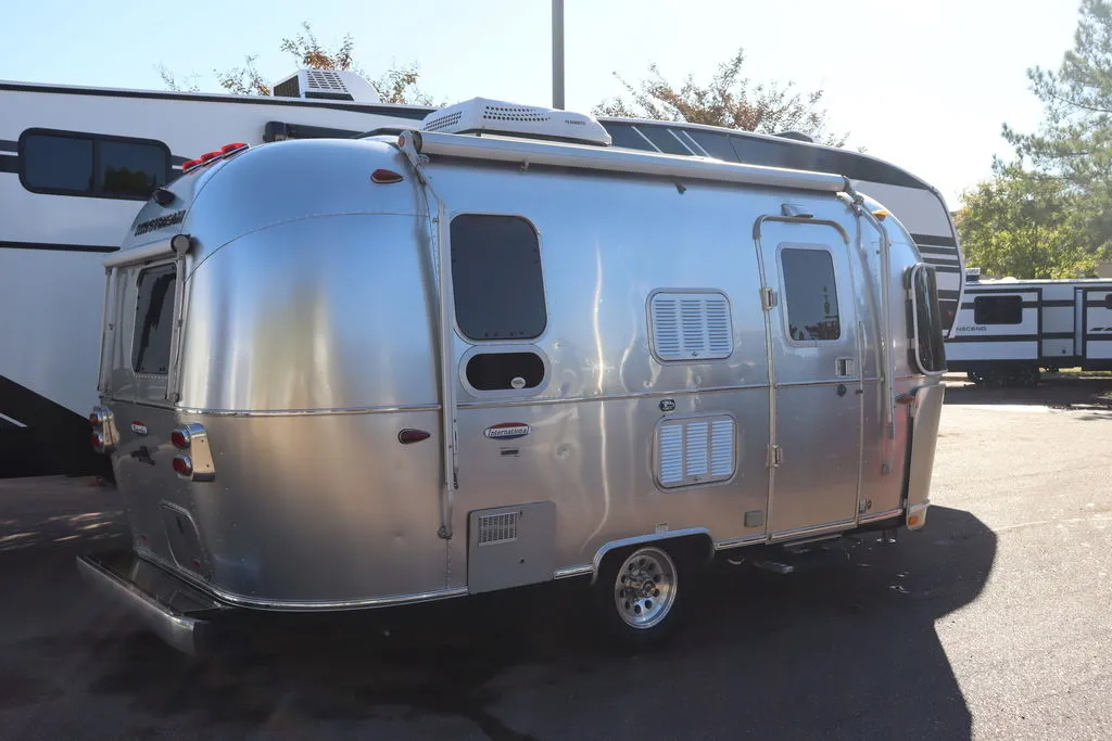 2017 Airstream International 19 - Photo 2