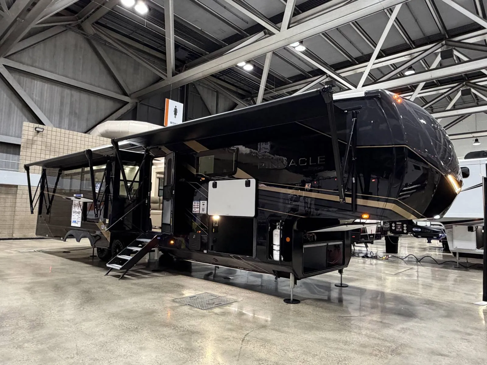 2026 Jayco Pinnacle 38FBRK - Photo 2