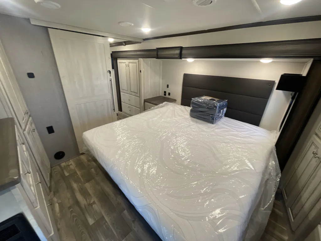 2022 Forest River Cardinal Luxury 380RLX, Photos photo 40
