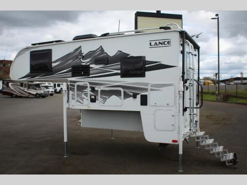 2026 Lance Lance Truck Campers Used    825 - Photo 3