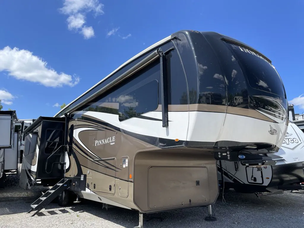 2019 Jayco Pinnacle 36SSWS - Photo 2