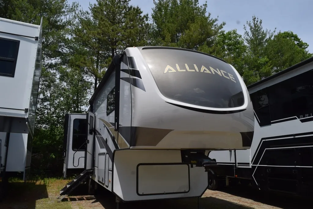2021 Alliance RV Paradigm 310RL - Photo 4