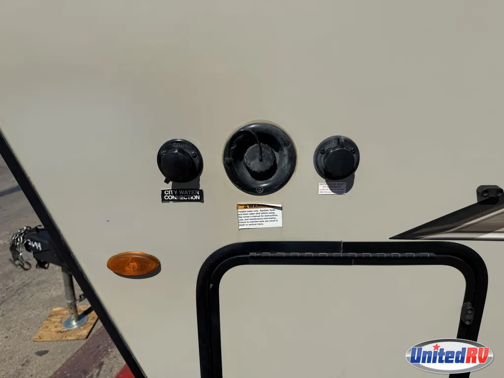 2018 Forest River Rockwood Mini Lite 2109S, Photos photo 9