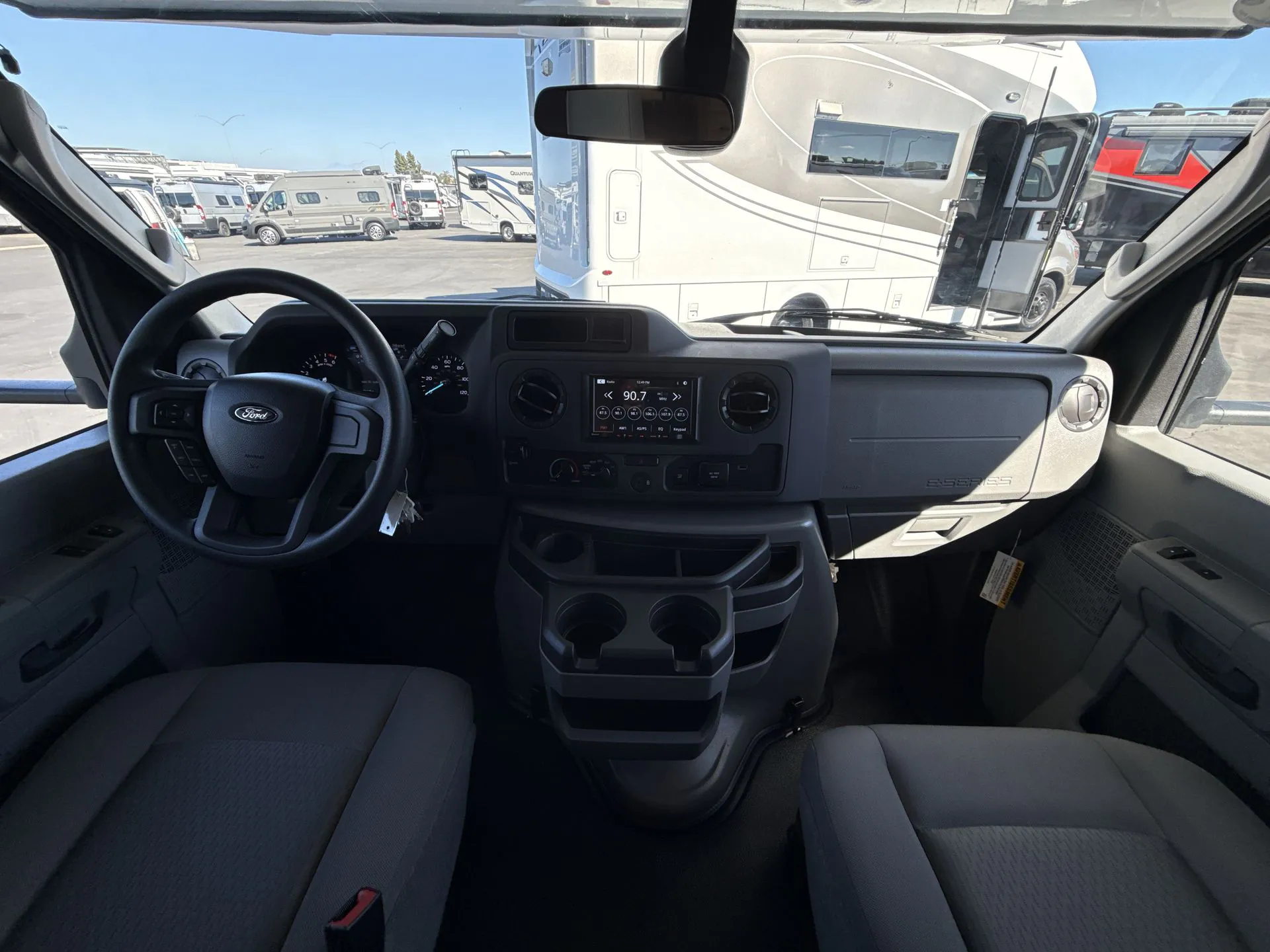 2027 Forest River Sunseeker LE 3250DSLE - Photo 3