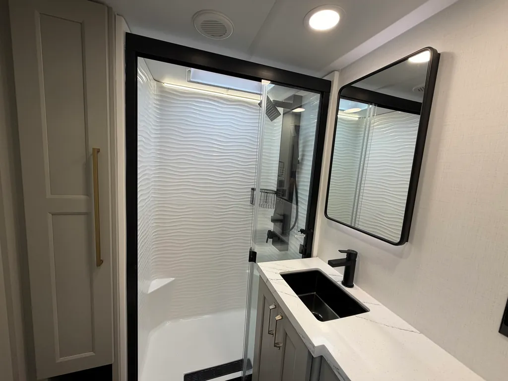 2026 Brinkley Model G 4000, Photos photo 13
