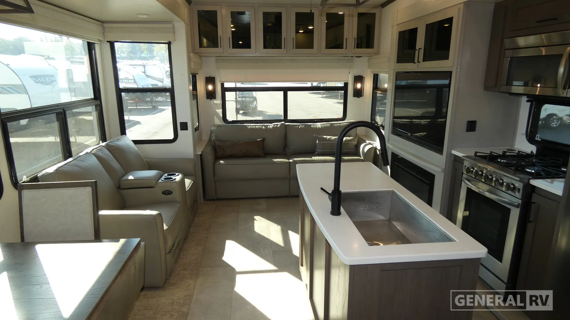 2023 Palomino Columbus 382FB - Photo 3