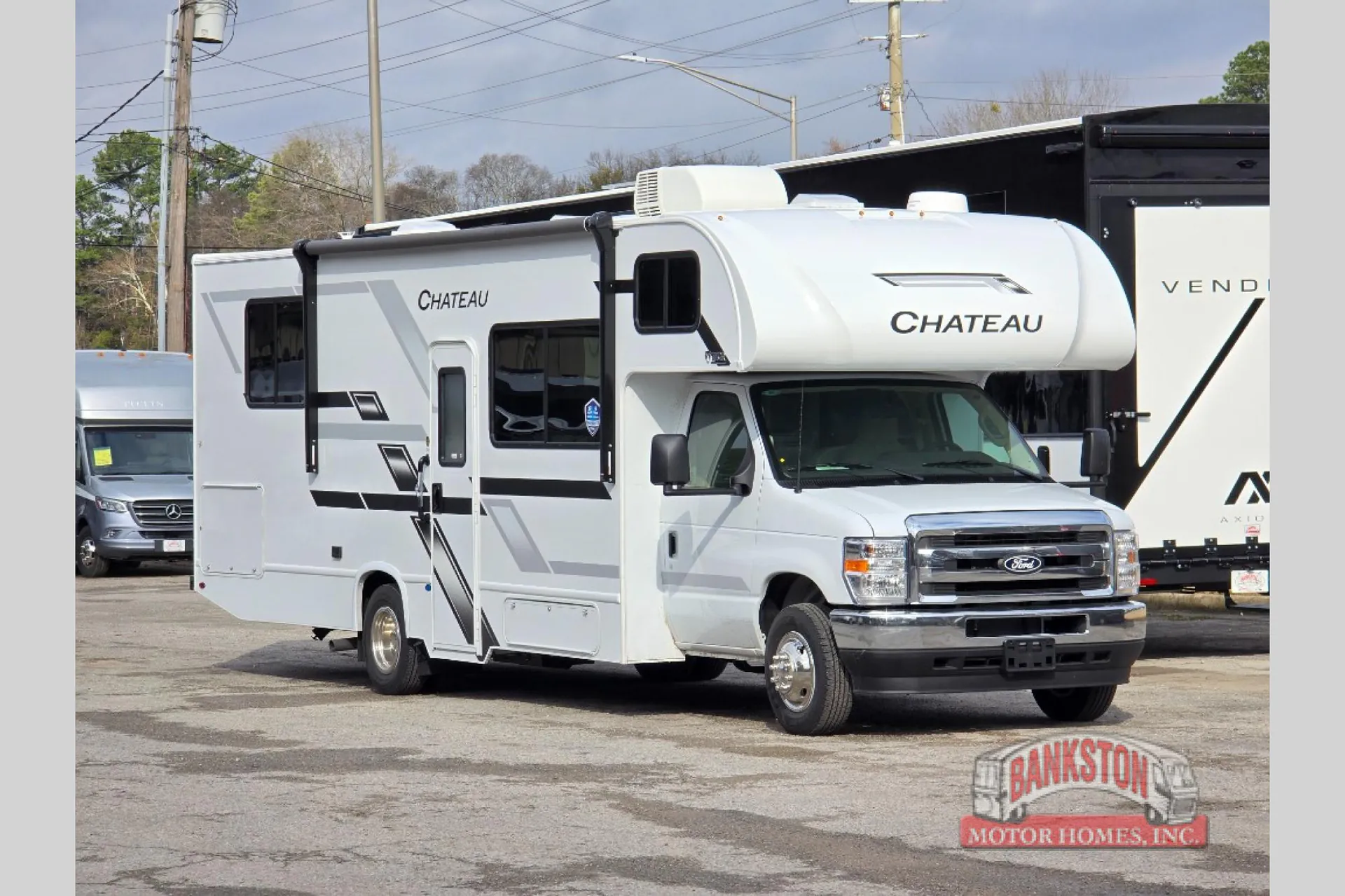 2026 Thor Motor Coach Chateau 28G - Photo 2