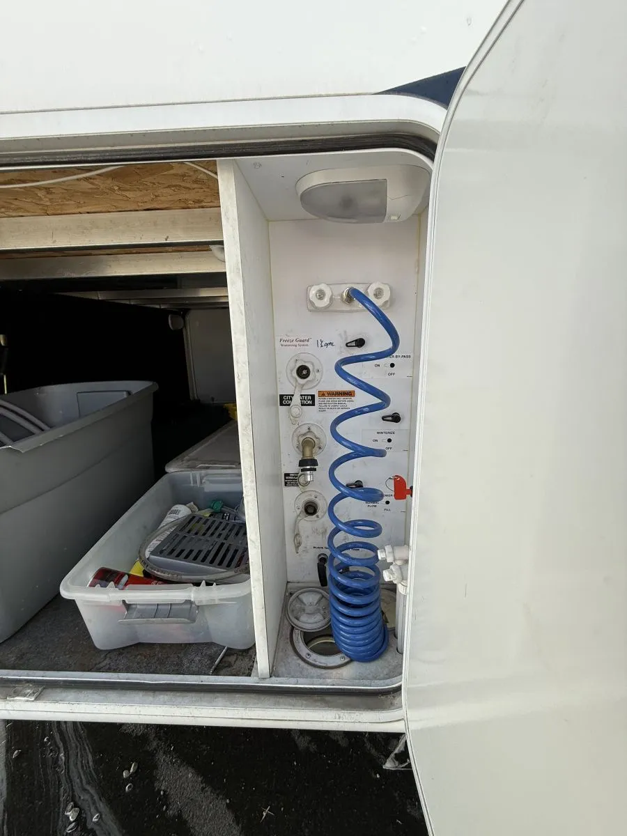 2010 Keystone RV Montana 2955RL 2955RL - Photo 4