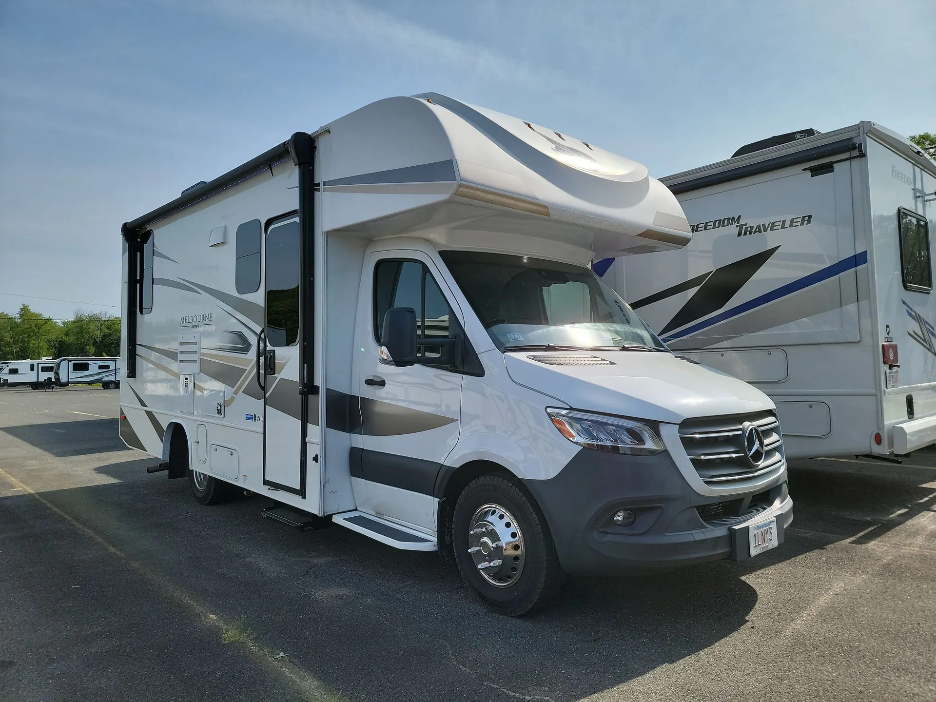 2023 Jayco Melbourne 24L - Photo 2