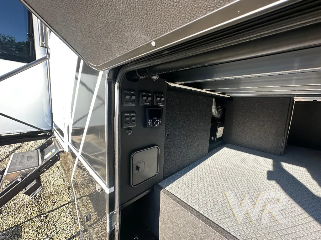 2025 Brinkley Model G 3970, Photos photo 10