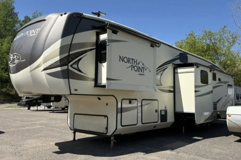 2018 Jayco North Point 377RLBH - Photo 3