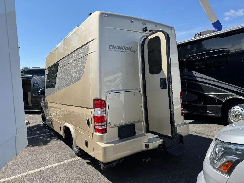 2025 Chinook RV Summit SS, Photos photo 2