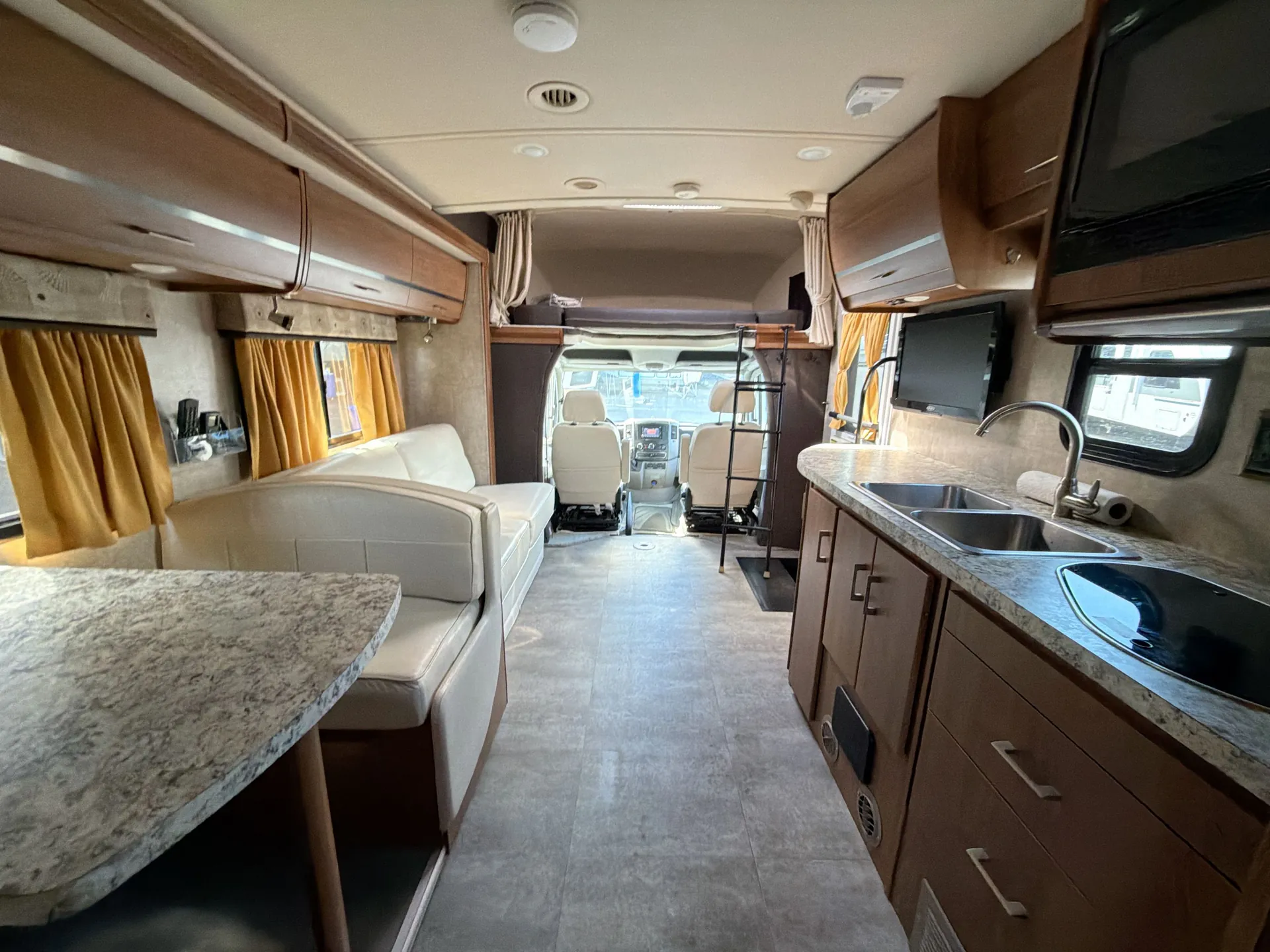 2014 Winnebago View 24M — living area main