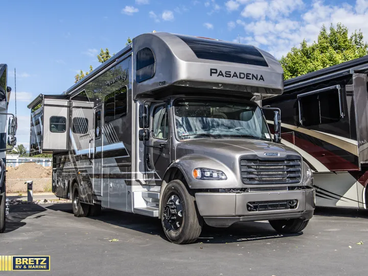 2027 Thor Motor Coach Pasadena 34XG - Photo 2