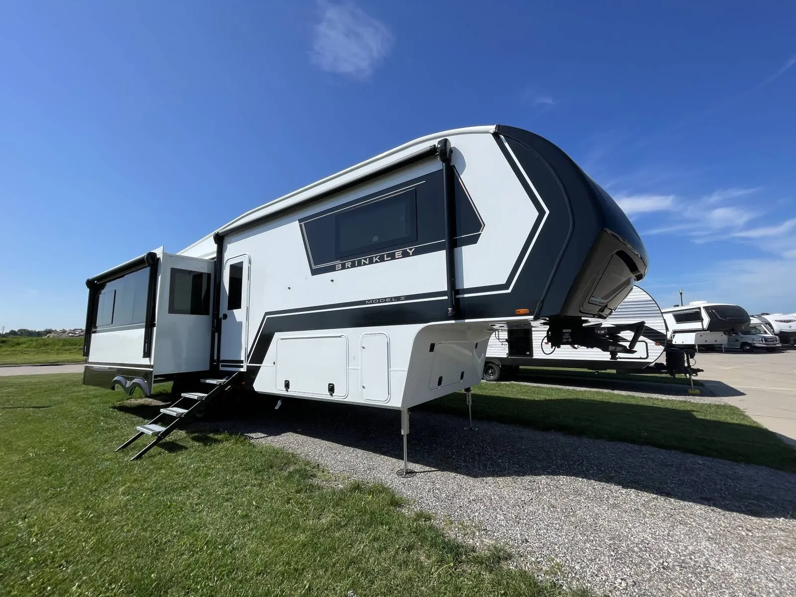 2027 Brinkley Model Z 3100 - Photo 2