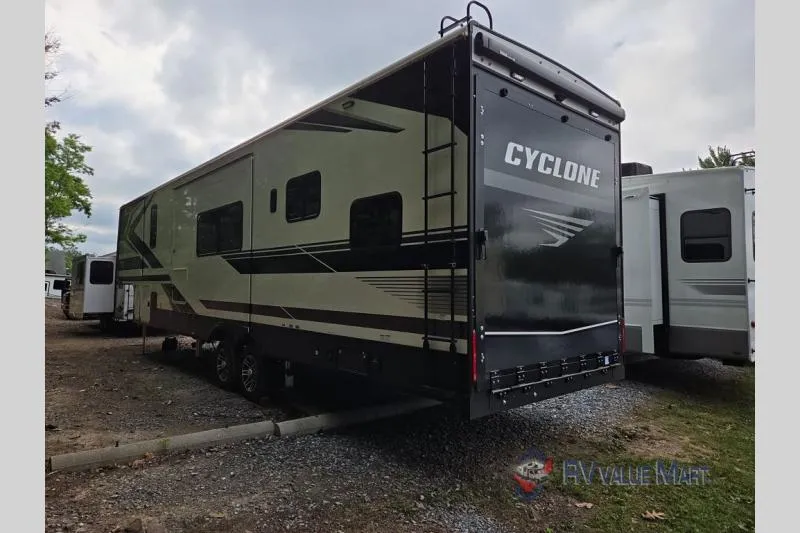 2026 Heartland Cyclone 3511 - Photo 4