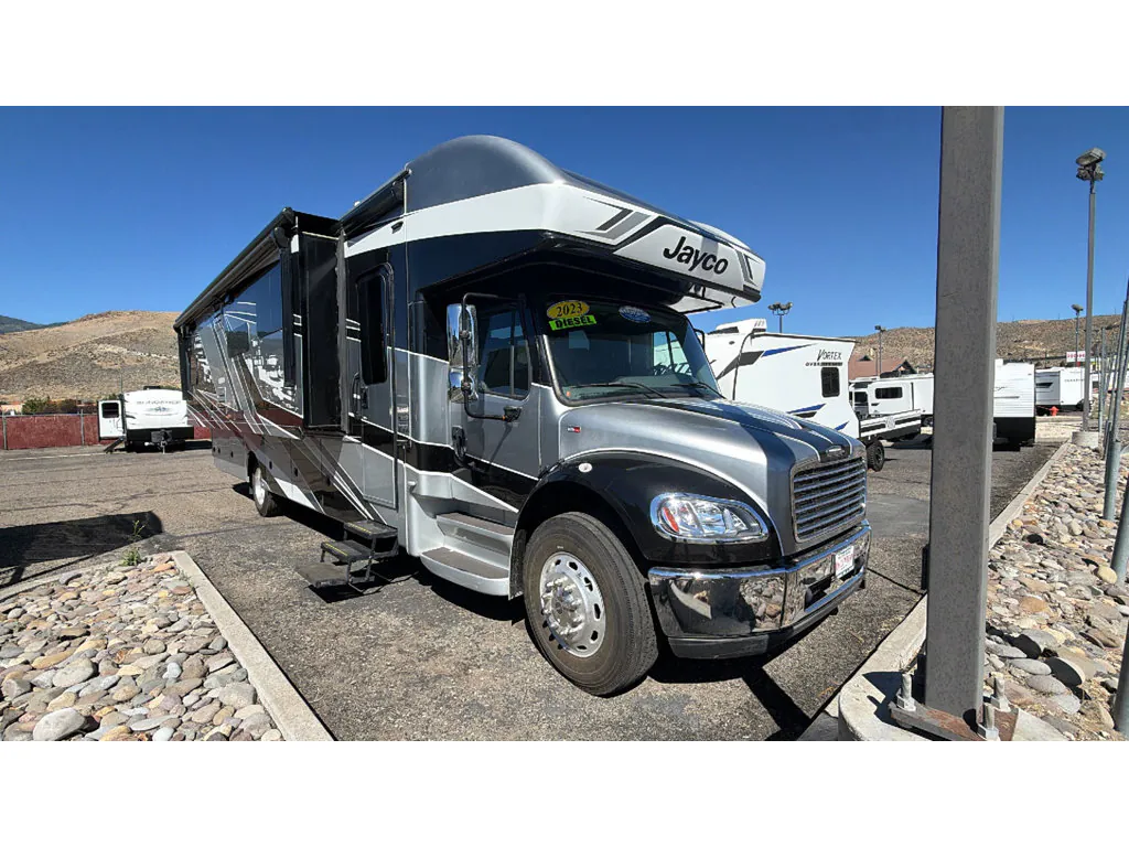 2023 Jayco Seneca 37M - Photo 2