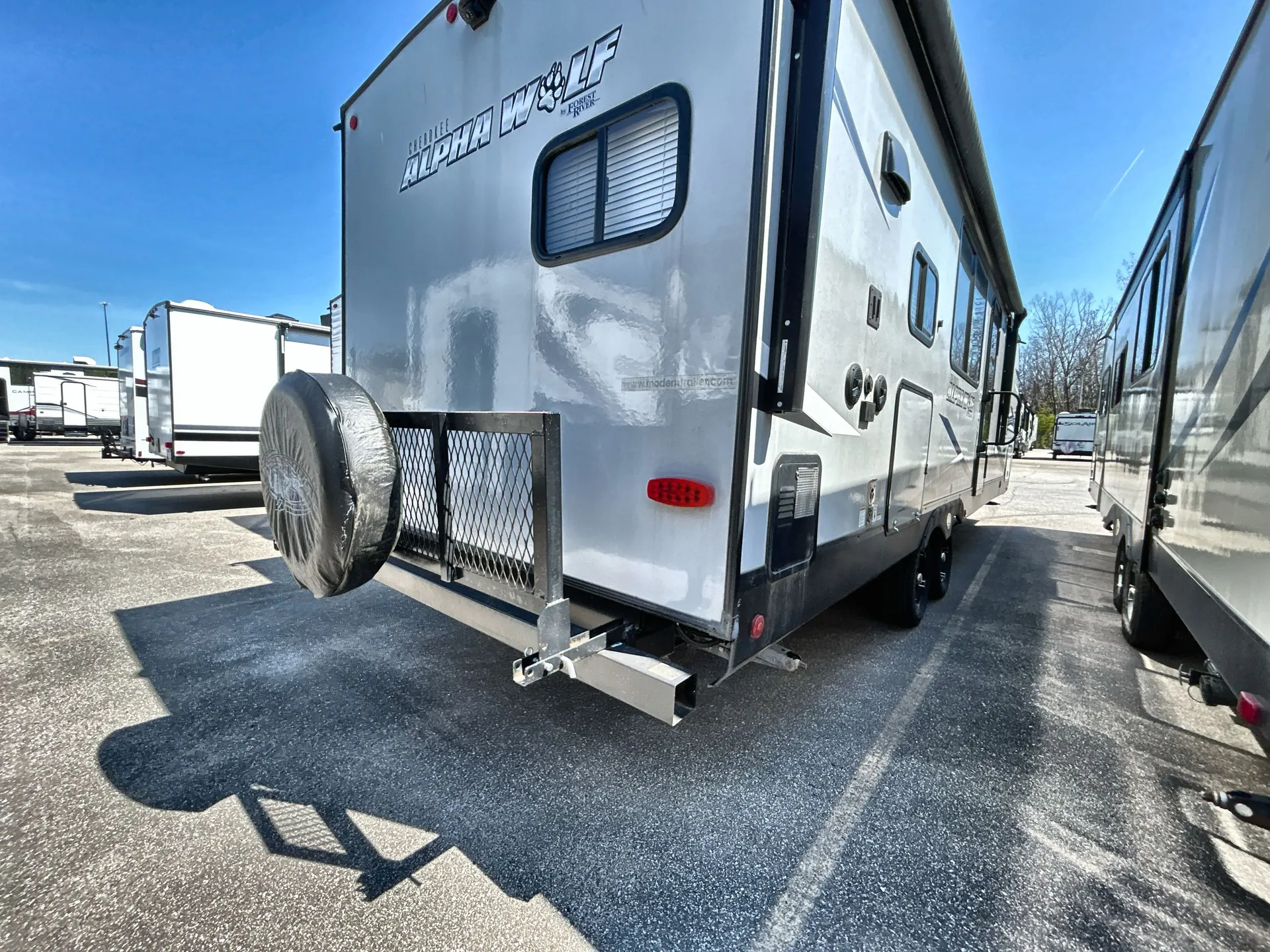 2021 Forest River Cherokee Alpha Wolf 27RK-L — living area main