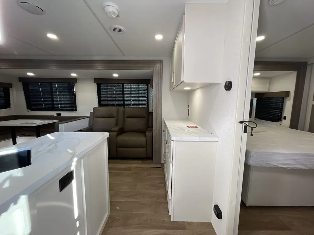 2027 Grand Design Transcend 335BHT, Photos photo 11