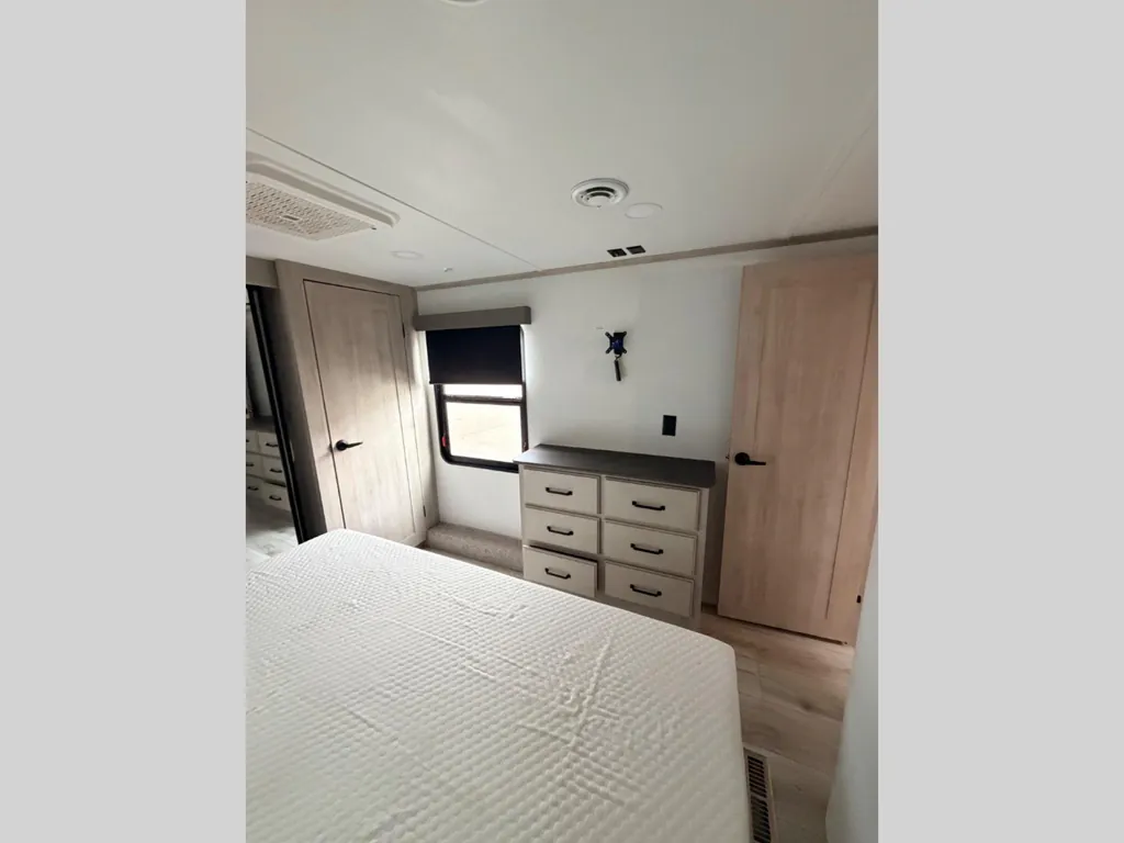 2024 Keystone Montana High Country 381TB, Photos photo 15