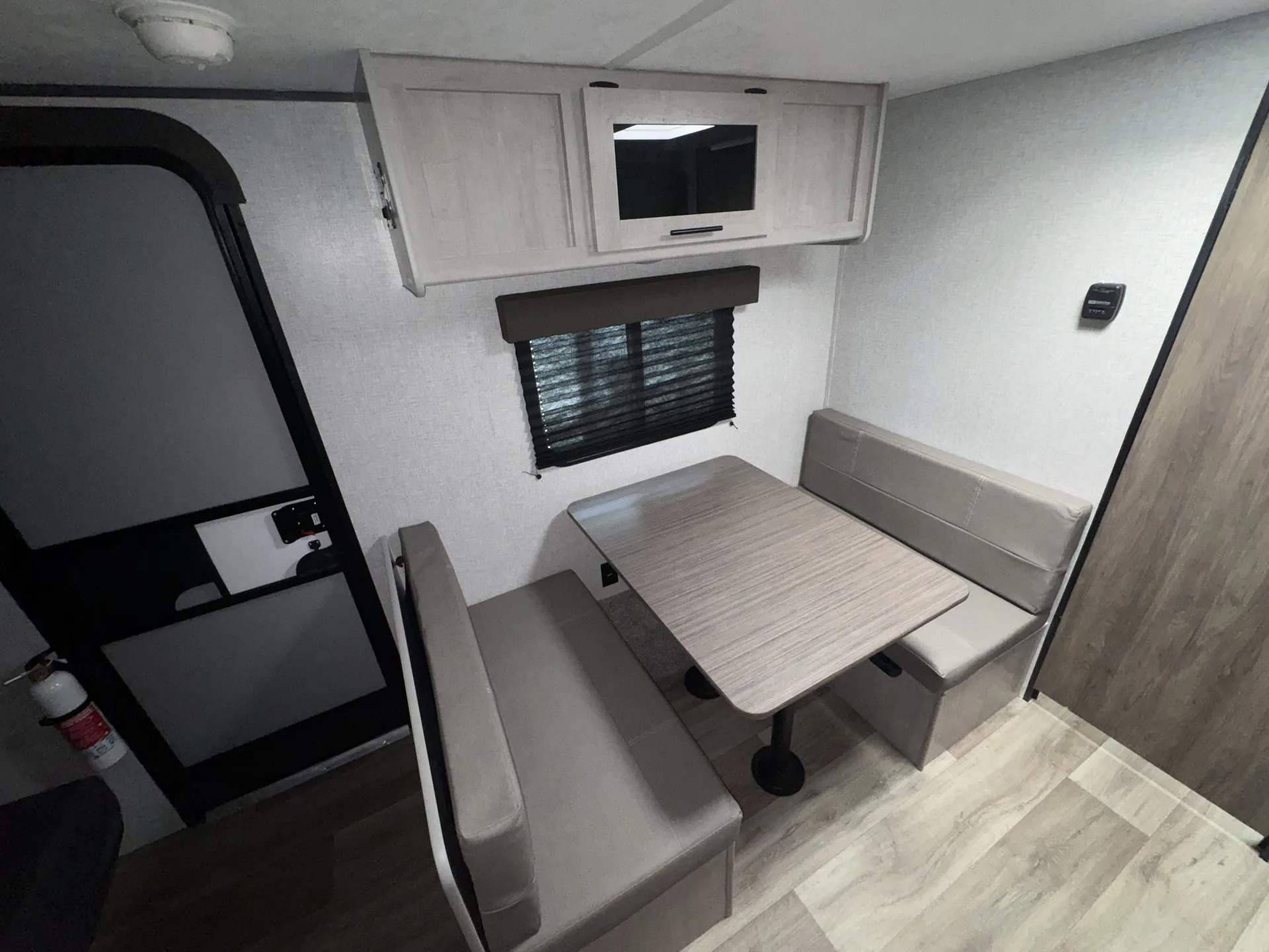 2025 crossroads Zinger 18RB — living area main