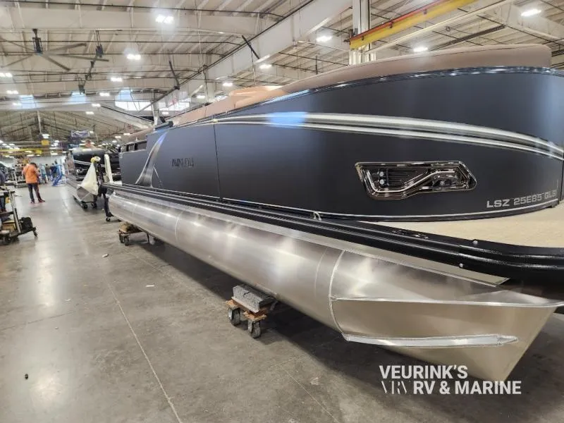 2026 Avalon LSZ - 23 FT New    Quad Lounger Shift - Photo 3