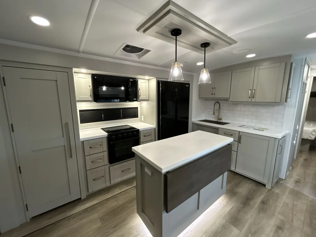 2025 Brinkley Model Z AIR 295, Photos photo 10