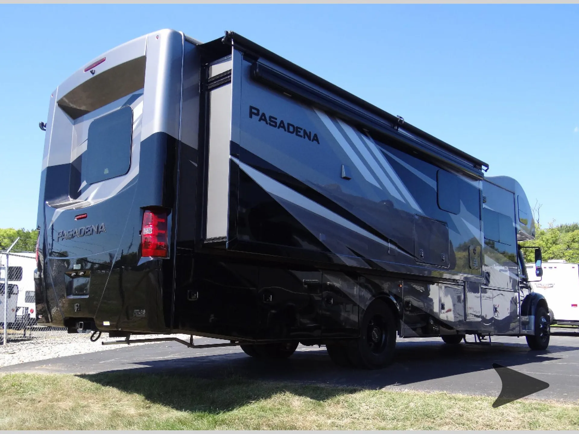 2023 Thor Motor Coach Pasadena 38FX - Photo 3