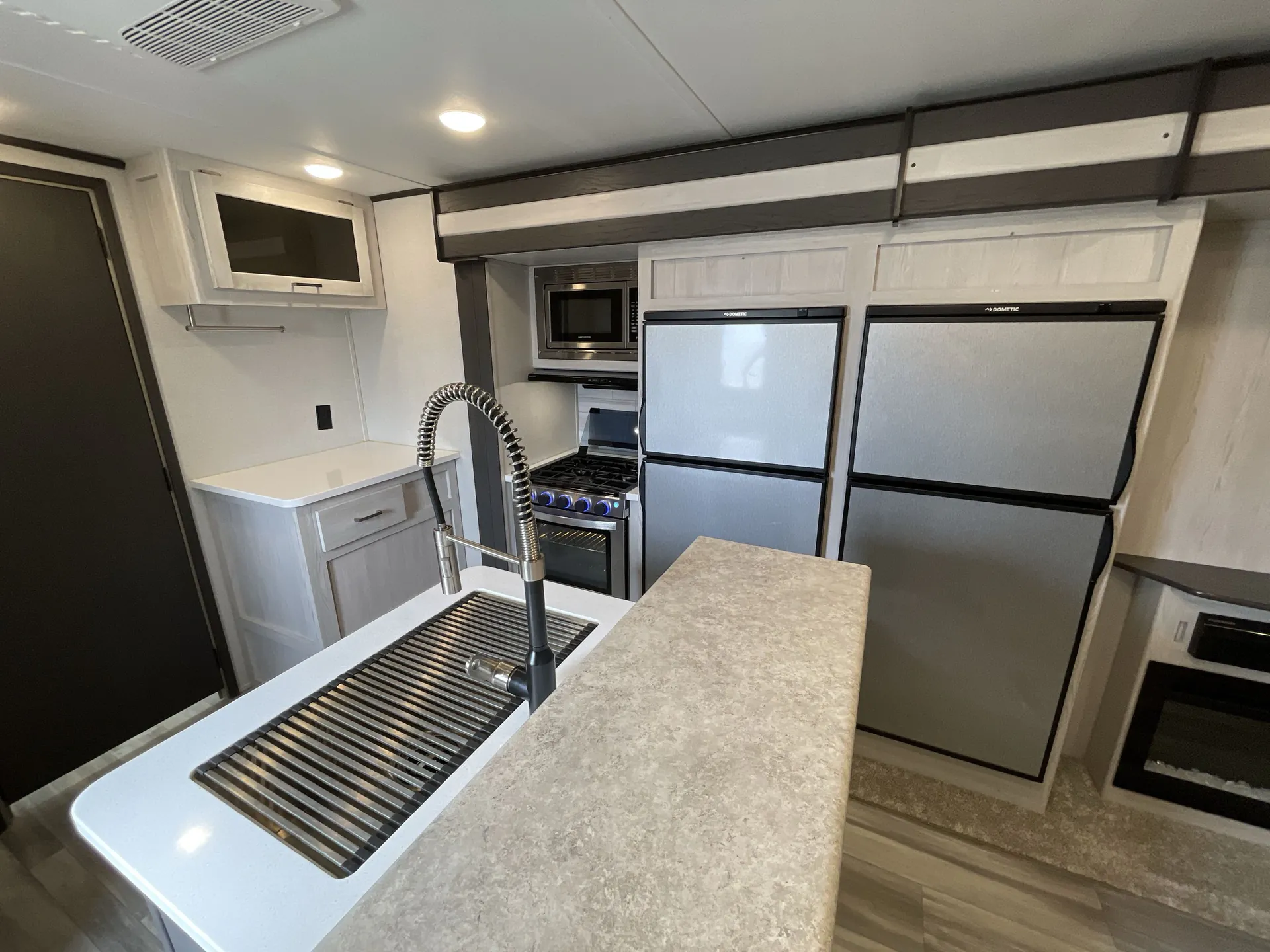 2021 Keystone Sprinter Limited 330KBS — living area main