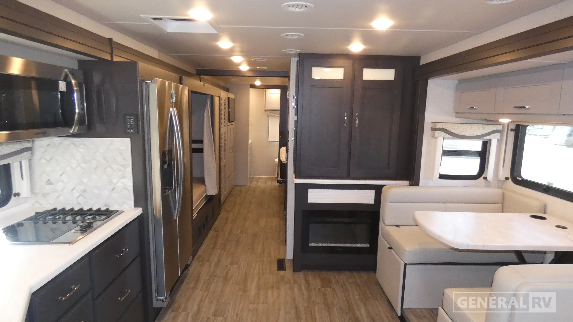 2025 Thor Motor Coach Pasadena 38XL - Photo 3