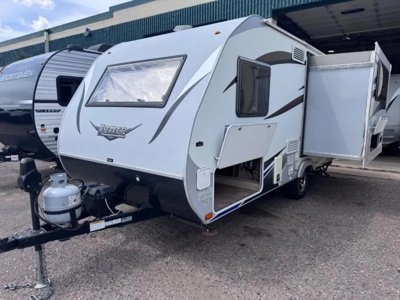 2015 Lance Lance Travel Trailers Used    1575 - Photo 3