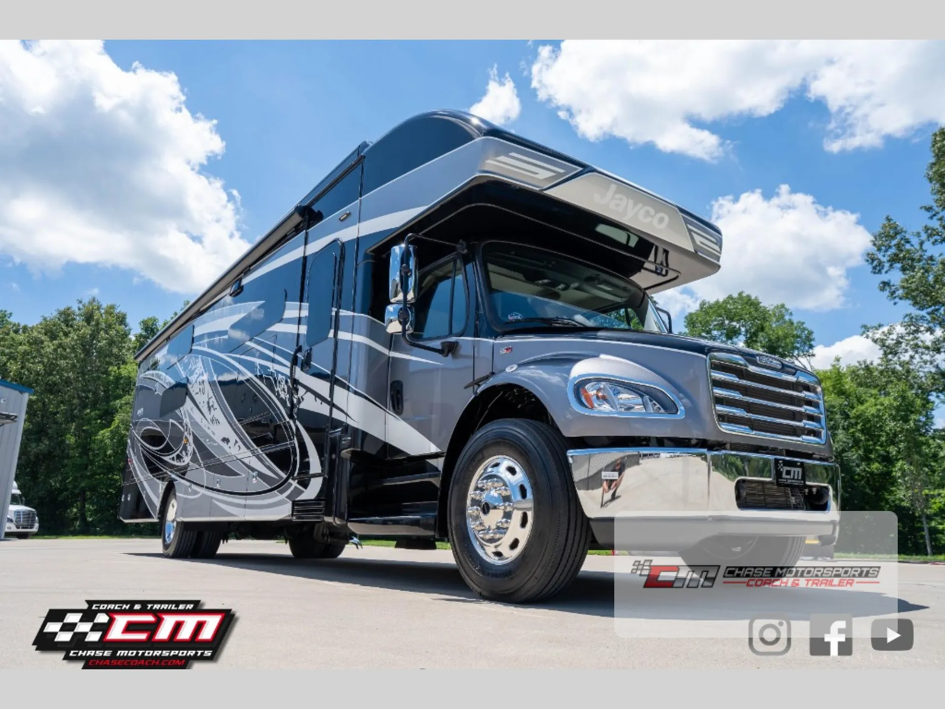 2025 Jayco Seneca Prestige 37L - Photo 2