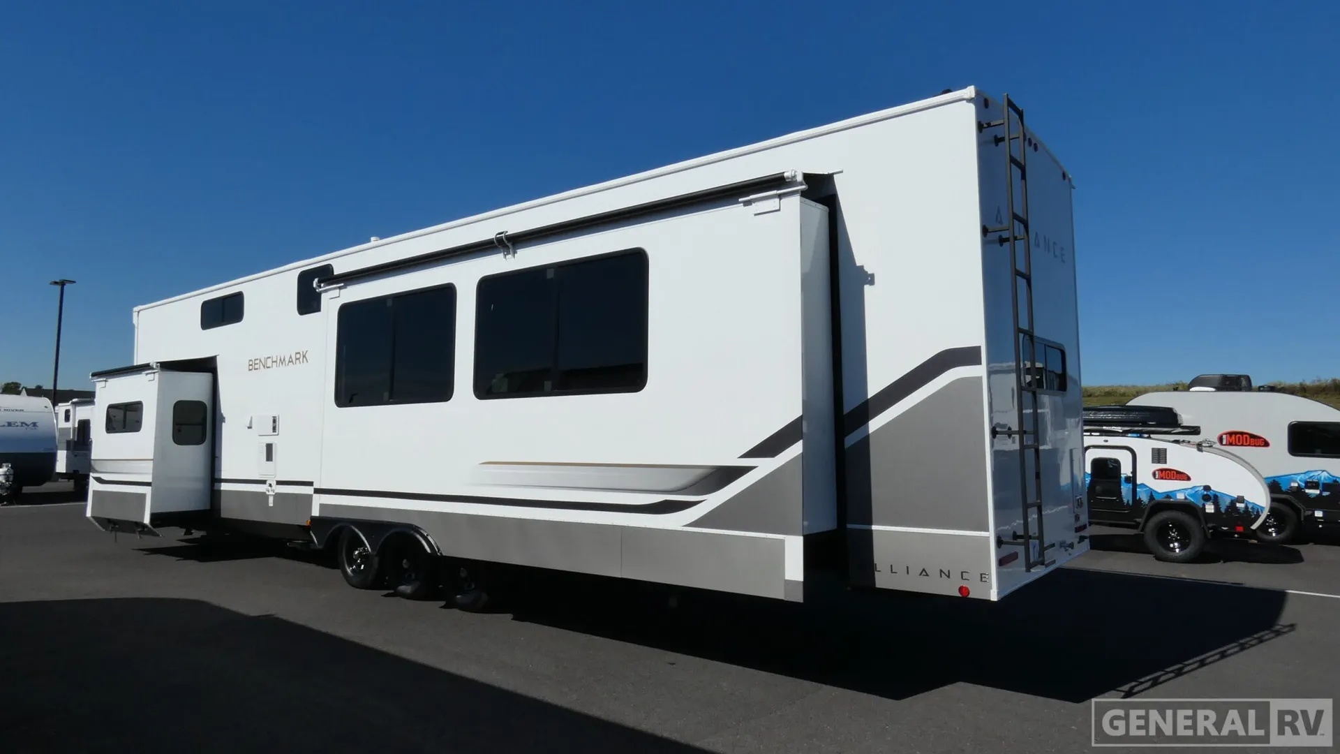2026 Alliance RV Benchmark 44RKL - Photo 4