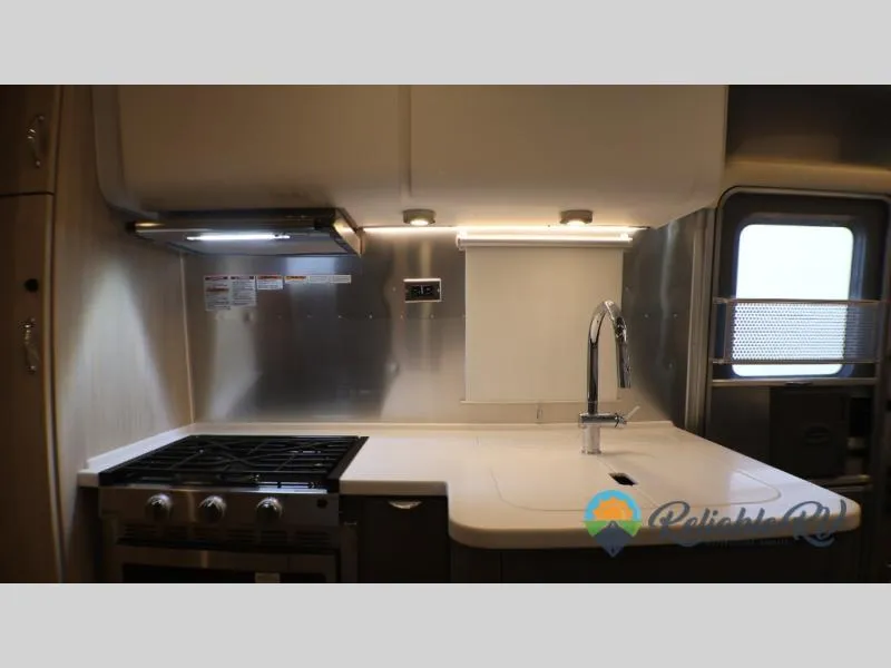 2026 Airstream Globetrotter 25FB - Photo 3